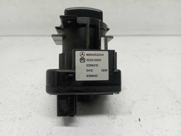 COMMODO MERCEDES CLASS A W169 - Vue 3